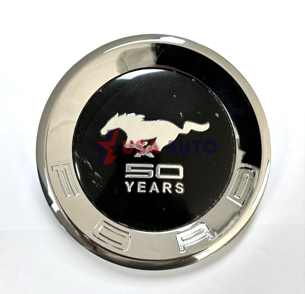 ემბლემა საბარგულის MUSTANG 50 YEARS 150mm შავი ქრომირებული კანტით (ABS პლასტმასი)